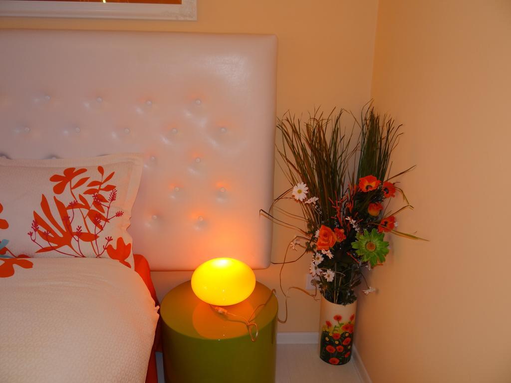 Orange Flower Apartments 1 Sofia Bilik gambar