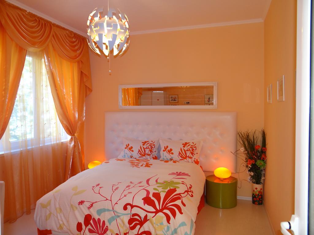 Orange Flower Apartments 1 Sofia Bilik gambar